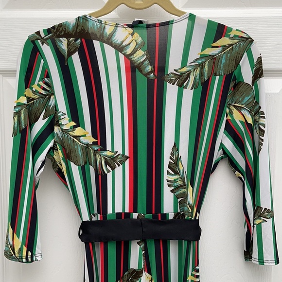 Women’s Belted Leaves and Stripes Jumpsuit With Plunge Neckline Size Large - Picture 6 of 8